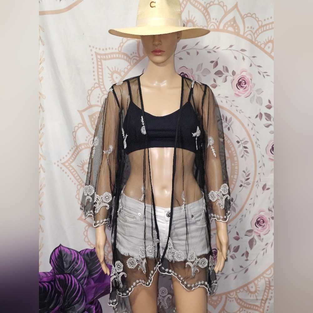 EUC Haute Project Small Black And Cream Mesh Floral Wrap Dister